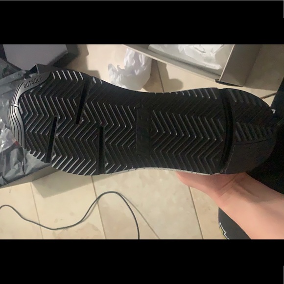 Golden Goose Running Shoes - Picture 3 of 7